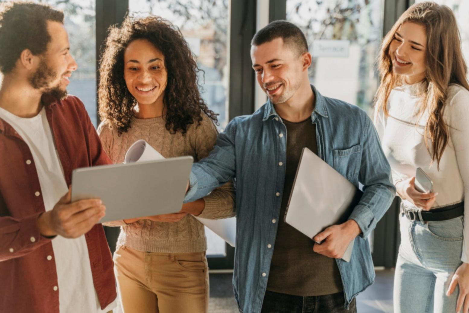 Ambiente di lavoro thaloraphex con postazioni professionali per colorazione capelli